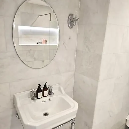 Boutique One Bed Flat In Clifton Daire Bristol
